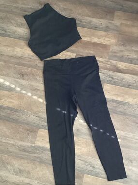 Old Navy Cropped Tank and High-Waist Leggings Set